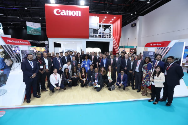 Canon Team %D9%81%D8%B1%D9%8A%D9%82 %D8%B9%D9%85%D9%84 %D9%83%D8%A7%D9%86%D9%88%D9%86 - Canon affirme sa stratégie de croissance au Maroc avec un événement immersif à Bouznika