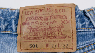 Levi Strauss jeans scaled - Levi Strauss cède la marque Dockers et recentre sa stratégie sur Levi’s et Beyond Yoga