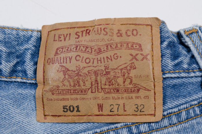 Levi Strauss jeans scaled - Levi Strauss cède la marque Dockers et recentre sa stratégie sur Levi’s et Beyond Yoga