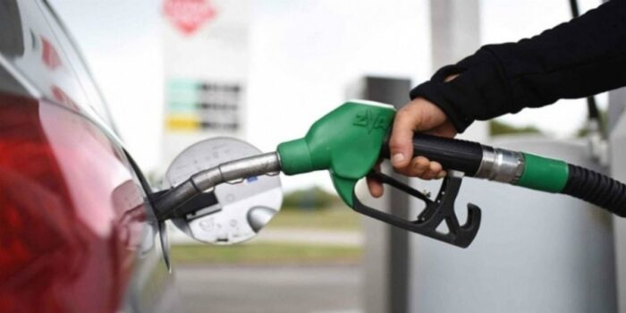 carburants 1 scaled - Le prix du du baril s’effondre, mais le Maroc reste à la pompe pleine