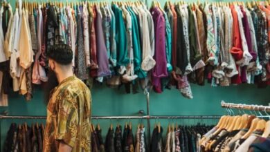 friperie vintage scaled - Friperies et marchés de l’occasion : le vintage a le vent en "poche"