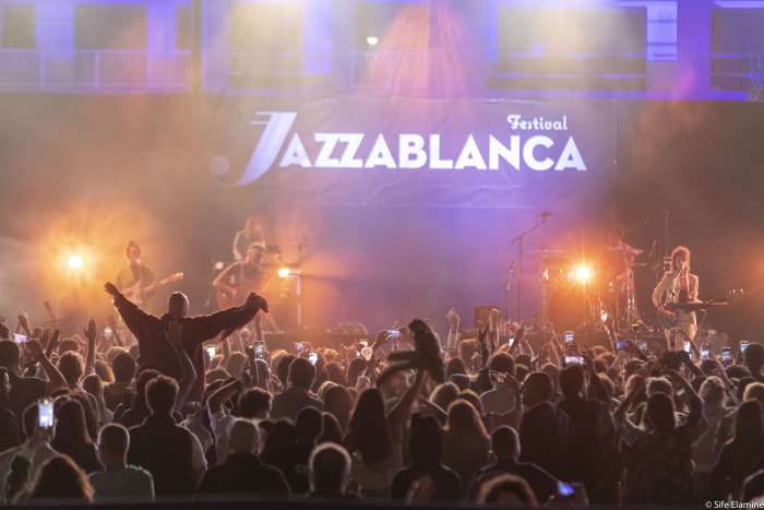 Jazzablanca 2022 scene CASA ANFA AsafAvidan%C2%A9SifeElAmineHD 8987 - Jazzablanca 2025 : Clôture en apothéose aux rythmes de gnawa et d’un show explosif de Macklemore