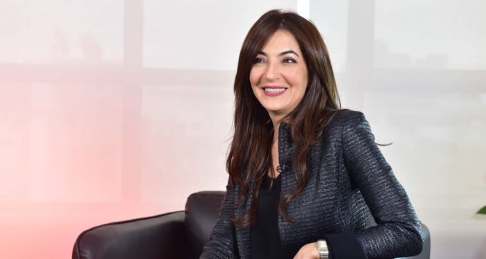 hanane el fadili scaled - Hanane El Fadili prête son humour à la RAM pour une campagne digitale inédite