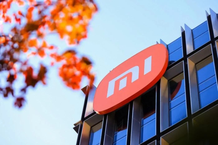 xiaomi siege logo scaled - Xiaomi s’installe officiellement au Maroc et renforce son offensive commerciale